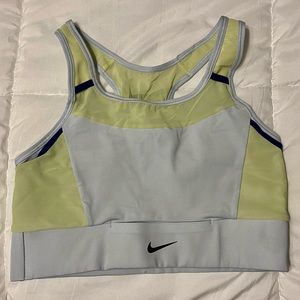 Nike Medium Impact Sports Bra with Pockets